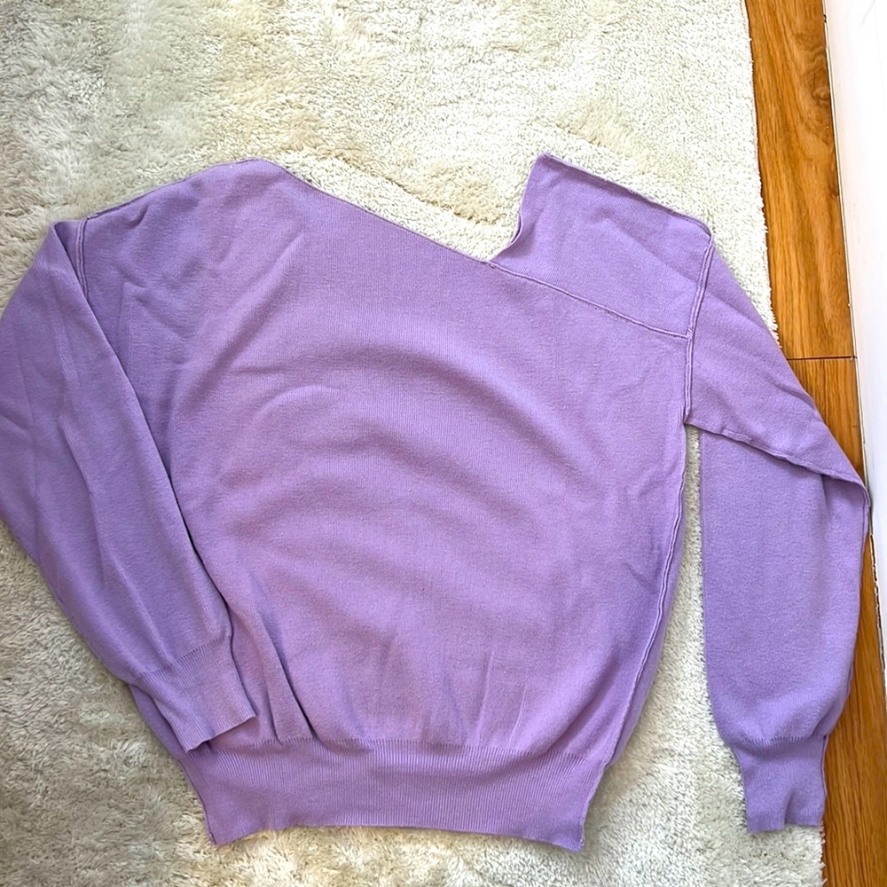 Line and dot purple one shoulder sweater